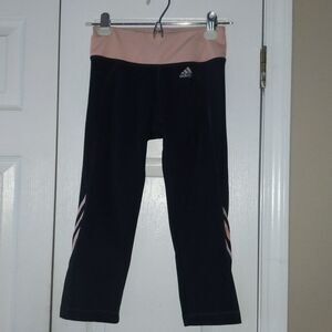 Adidas three strip climalite Capri leggings Sz S ( measurements in post)